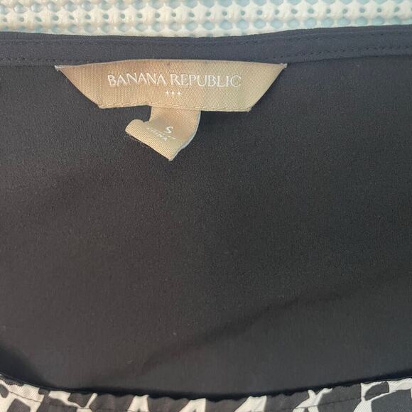 Banana Republic Womens Size Small Black Medallion Blouse Top Dressy Casual - Picture 3 of 3
